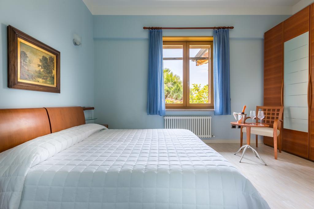 Bed and Breakfast Torre Degli Ulivi Тиньяле Экстерьер фото